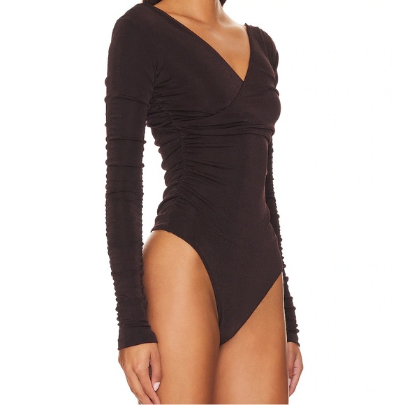 New Free People x Intimately Reya Long Sleeve Bodysuit Top In Hot Fudge - Picture 8 of 13